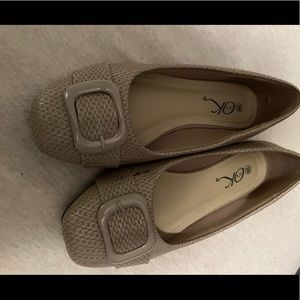 Womens size 9 tan flats